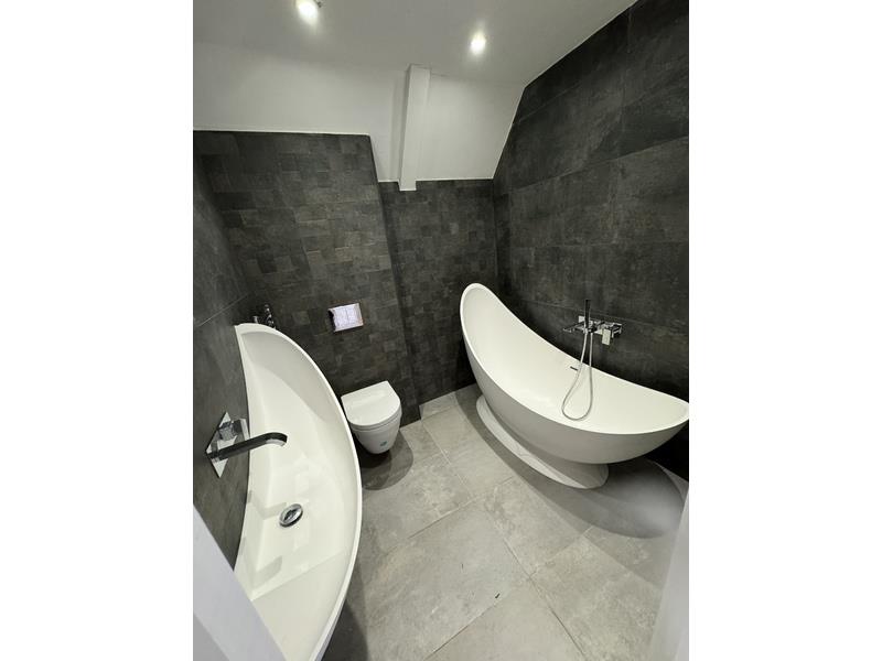 2 bed property in Charles Street, Newport
